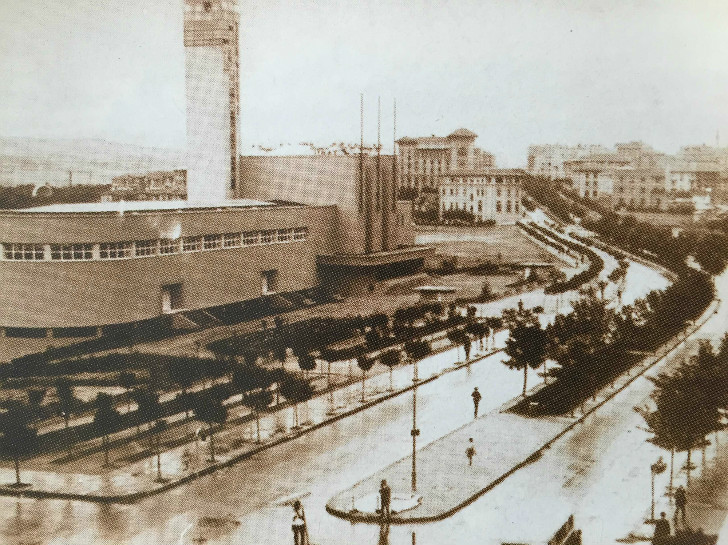 Sergievi (şimdiki Opera Binası) ve Bankalar Caddesi