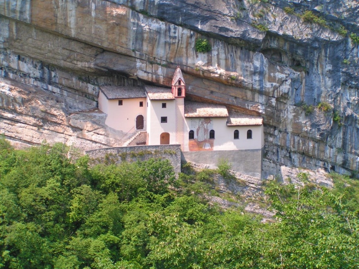italya dağ manastır