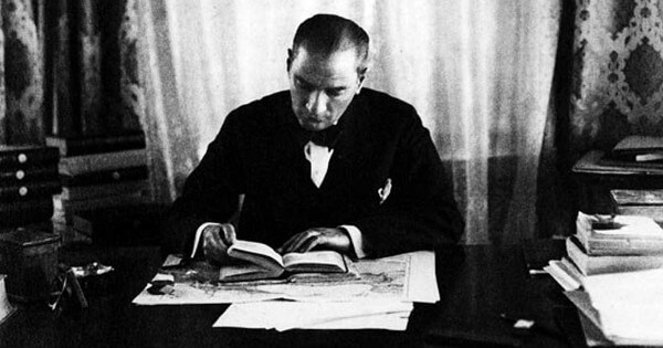 Yazar Kimliğiyle Mustafa Kemal Atatürk ve Kitapları