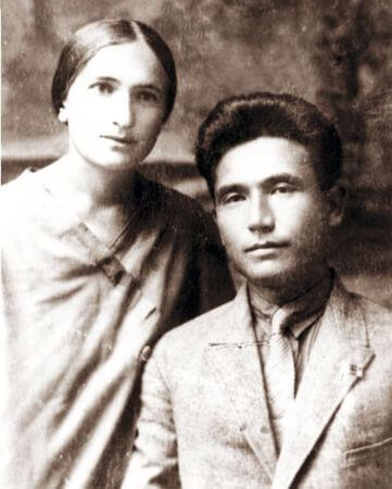 Babası Torekul Aytmatov ve annesi Nagima Aytmatova