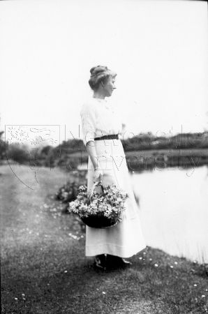 Gertrude Bell, İngiltere'de Rounton Grange'daki golde