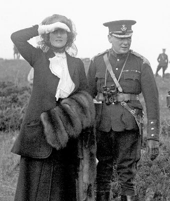 Winston Churchill ve esi Clementine, 1910