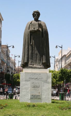 İbn-i Hâldun'un Tunus'ta bulunan heykeli
