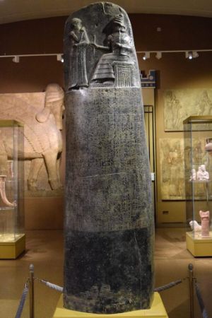 Hammurabi Kanunlarının yazılı olduğu stel