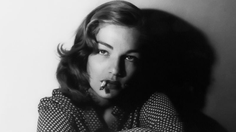 Simone Signoret sigaralı fotograf
