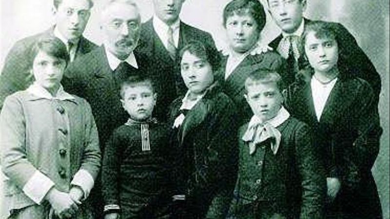 Miguel de Unamuno, eşi ve çocuklarıyla