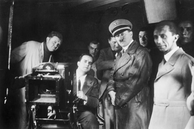 Hitler ve Goebbels'in UFA'yı (Alman film yapım ve dağıtım şirketi) ziyareti, 1935