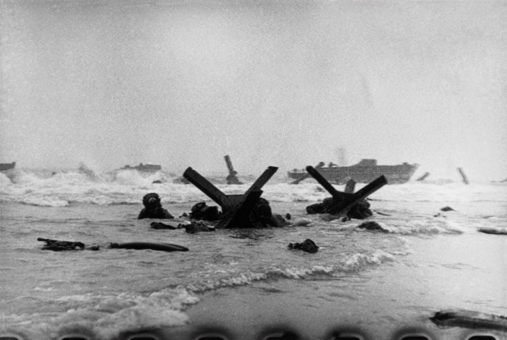 Robert Capa - Normandiya Çıkartması 1944