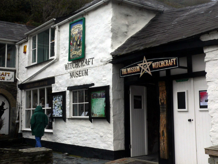 1. The Museum of Witchcraft - Cornwall, İngiltere.