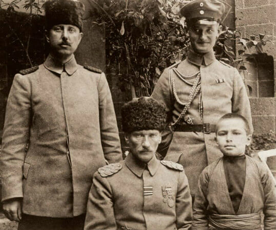 2. Ordu Komutani Mustafa Kemal Pasa, Diyarbakir, 1917