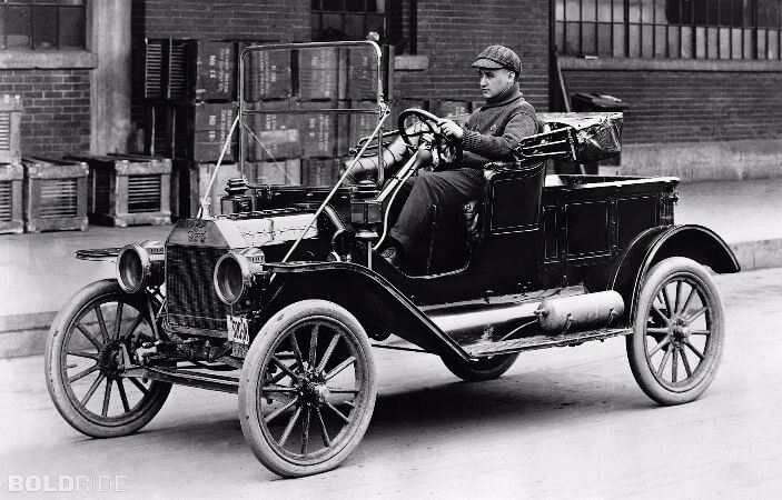 Henry Fordun ilk arabasi Model-T