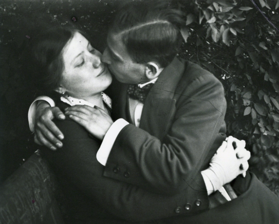 Andre Kertesz, The Kiss, Budapeste, 1915