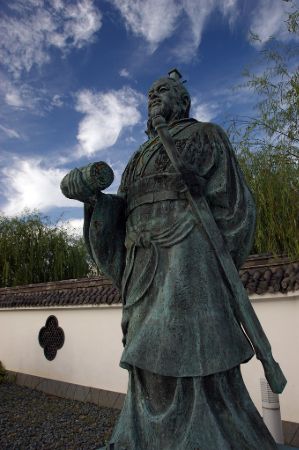Sun Tzu heykeli, Yurihama, Tottori- Japonya