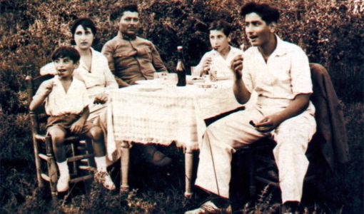 Turhan Selçuk ve ailesi