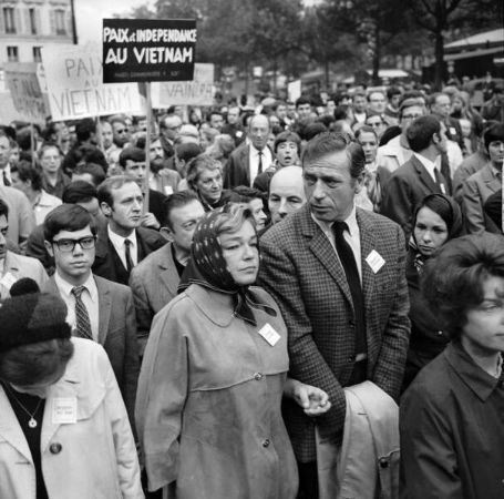 Simone Signoret, Yves Montand, Vietnam Savaşı'na karşı yapılan bir yürüyüş, 1967