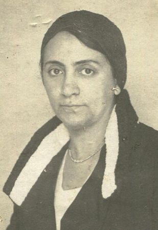 Eşarplı Safiye Ali