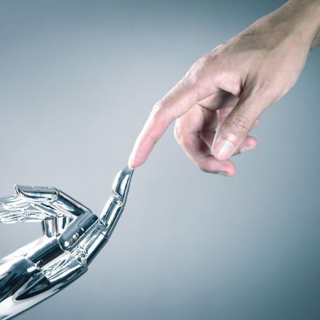 Robot ve İnsan El Ele