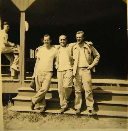 Muzaffer Şerif arkadaşlarıyla, 1954