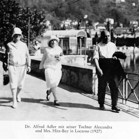 Alfred Adler, kızı Alexandra Adler ve Bayan Hitz-Bay,