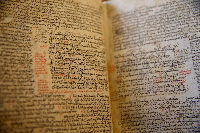 Trabzonlu Papaz Gennadios'a ait 13. yüzyıla tarihlenen Homeros'un 260 sayfalık İlyada Destanı