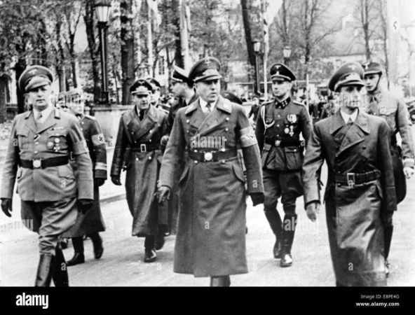 Joseph Goebbels'i (sağda)  Ekim 1940'ta Polonya'nın Danzig kentine gelişi